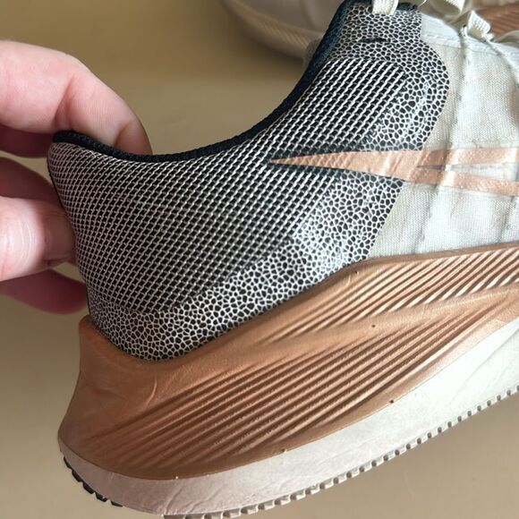Women’s Nike Winflo Zoom 8 - Picture 6 of 8